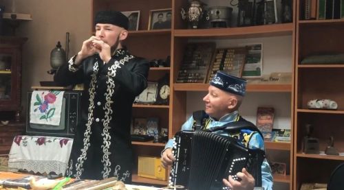 Югары Шытсуда салам курай ясау серләренә төшенделәр: мәдәният йортында репортаж төшерелде