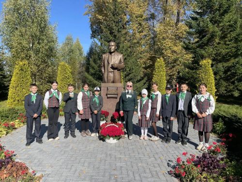 Урман серләренә төшенделәр: яшь урманчылар дендрологик бакчада булды