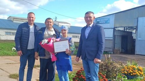 Бозау караучысы Рауза Матзянова Электрон Мактау тактасы сертификаты белән бүләкләнде