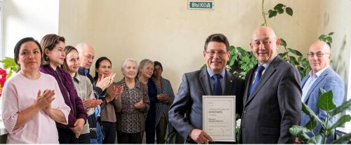 «Саба таңнары» баш мөхәррире финанс-бюджет палатасы коллективын һөнәри бәйрәмнәре белән котлады