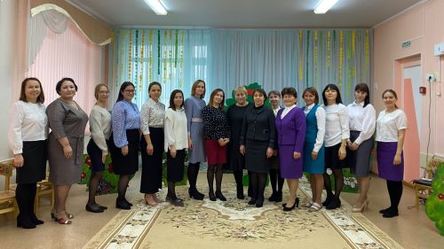 27 сентябрьдә Рәсәйдә  тәрбиячеләр көне билгеләп үтелә