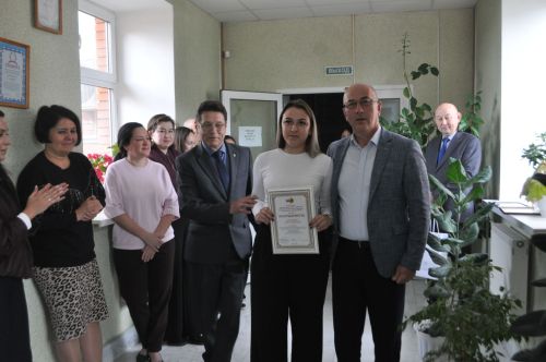 «Саба таңнары» баш мөхәррире финанс-бюджет палатасы коллективын һөнәри бәйрәмнәре белән котлады