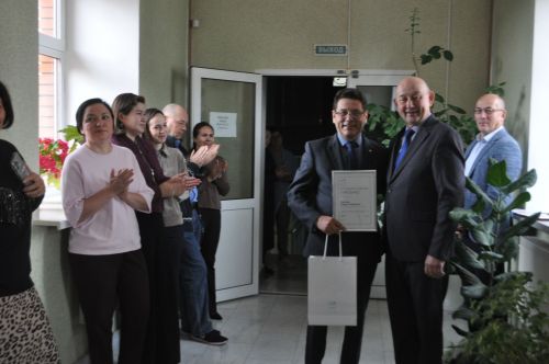 «Саба таңнары» баш мөхәррире финанс-бюджет палатасы коллективын һөнәри бәйрәмнәре белән котлады