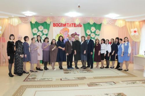 27 сентябрьдә Рәсәйдә  тәрбиячеләр көне билгеләп үтелә