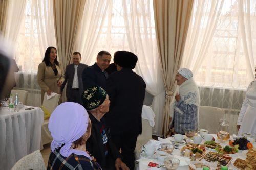 "Алтын парлар"