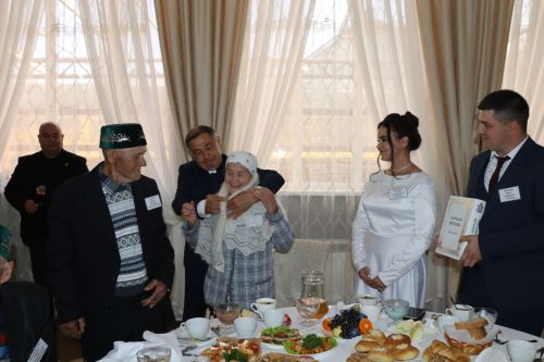 "Алтын парлар"