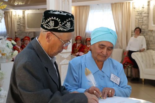 "Алтын парлар"