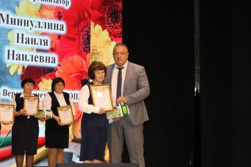 “Сезнең хезмәт үрнәк һәркемгә”