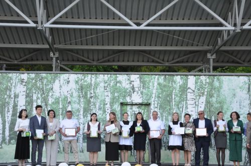 Фән олимпиадаларында җиңү яулаган укучыларны тәбрикләү