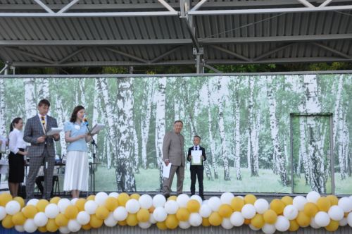 Фән олимпиадаларында җиңү яулаган укучыларны тәбрикләү