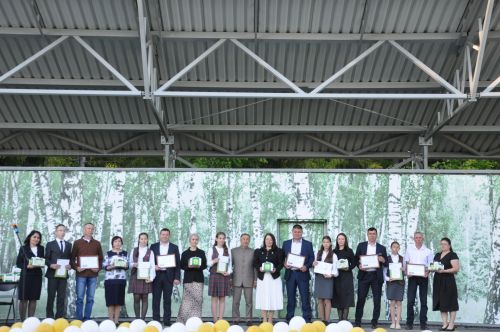 Фән олимпиадаларында җиңү яулаган укучыларны тәбрикләү