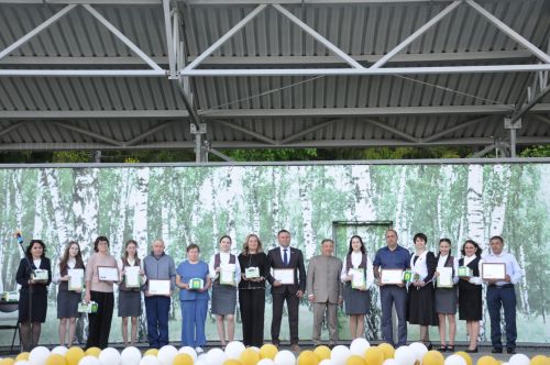 Фән олимпиадаларында җиңү яулаган укучыларны тәбрикләү