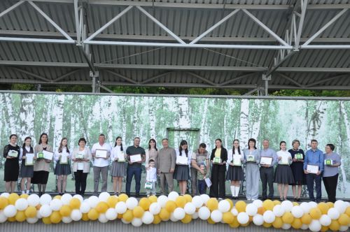 Фән олимпиадаларында җиңү яулаган укучыларны тәбрикләү