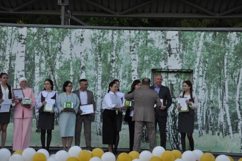Фән олимпиадаларында җиңү яулаган укучыларны тәбрикләү