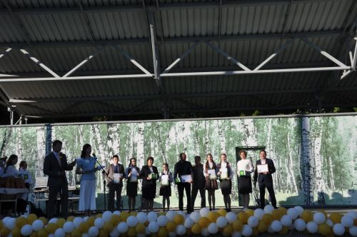 Фән олимпиадаларында җиңү яулаган укучыларны тәбрикләү