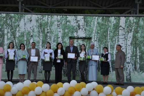Фән олимпиадаларында җиңү яулаган укучыларны тәбрикләү