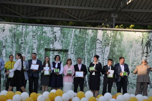 Фән олимпиадаларында җиңү яулаган укучыларны тәбрикләү