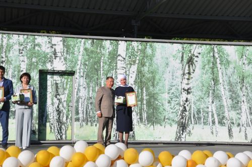 Фән олимпиадаларында җиңү яулаган укучыларны тәбрикләү