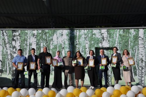 Фән олимпиадаларында җиңү яулаган укучыларны тәбрикләү