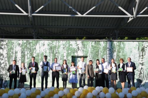 Фән олимпиадаларында җиңү яулаган укучыларны тәбрикләү