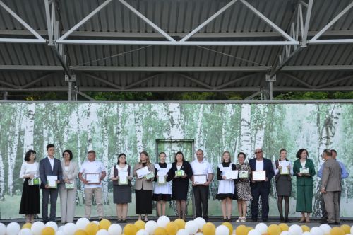 Фән олимпиадаларында җиңү яулаган укучыларны тәбрикләү