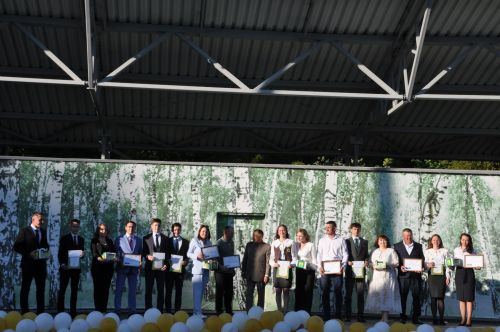 Фән олимпиадаларында җиңү яулаган укучыларны тәбрикләү