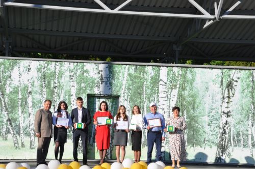 Фән олимпиадаларында җиңү яулаган укучыларны тәбрикләү