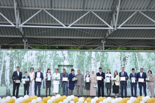 Фән олимпиадаларында җиңү яулаган укучыларны тәбрикләү