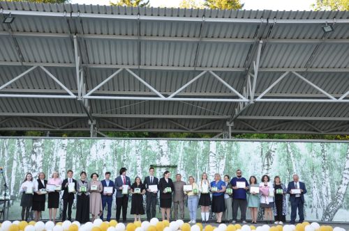 Фән олимпиадаларында җиңү яулаган укучыларны тәбрикләү