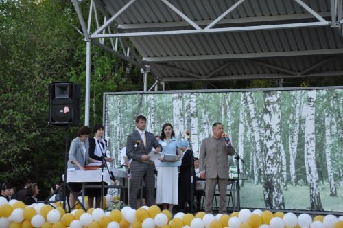 Фән олимпиадаларында җиңү яулаган укучыларны тәбрикләү