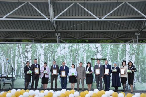 Фән олимпиадаларында җиңү яулаган укучыларны тәбрикләү