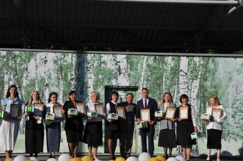 Фән олимпиадаларында җиңү яулаган укучыларны тәбрикләү