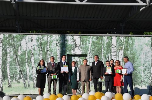Фән олимпиадаларында җиңү яулаган укучыларны тәбрикләү