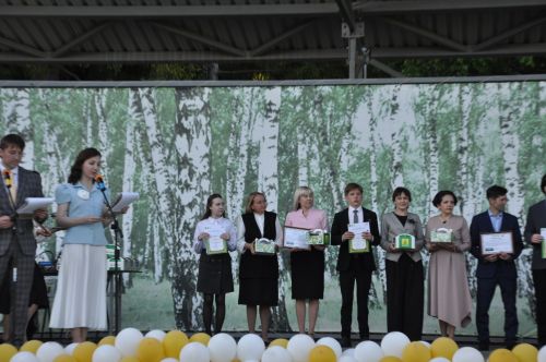 Фән олимпиадаларында җиңү яулаган укучыларны тәбрикләү