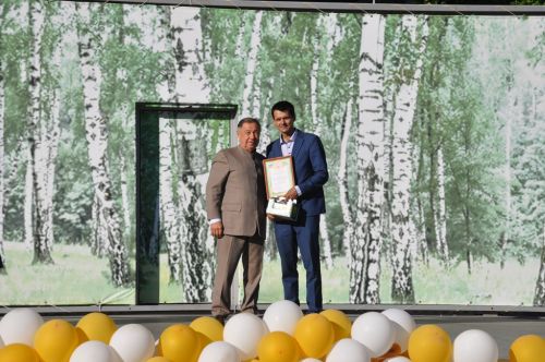 Фән олимпиадаларында җиңү яулаган укучыларны тәбрикләү
