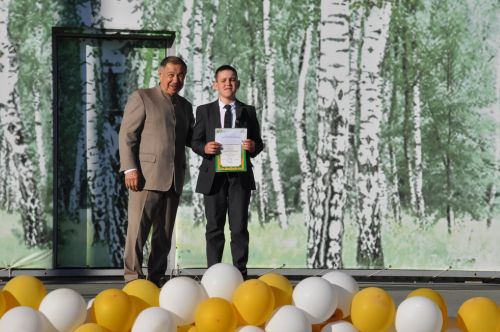 Фән олимпиадаларында җиңү яулаган укучыларны тәбрикләү