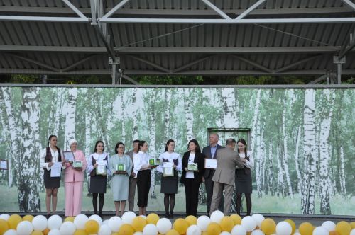 Фән олимпиадаларында җиңү яулаган укучыларны тәбрикләү