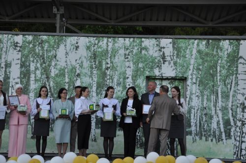 Фән олимпиадаларында җиңү яулаган укучыларны тәбрикләү