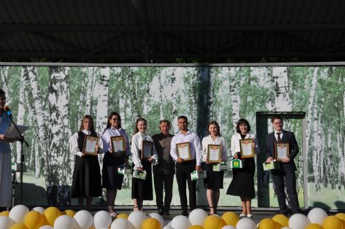 Фән олимпиадаларында җиңү яулаган укучыларны тәбрикләү