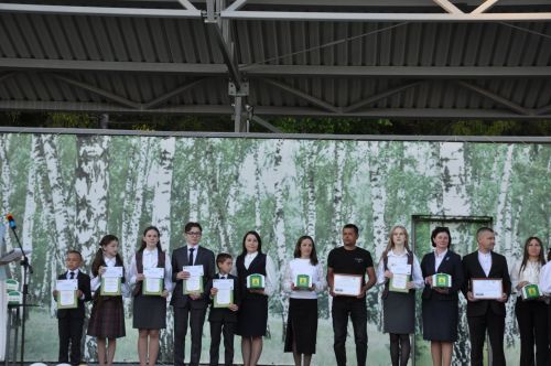 Фән олимпиадаларында җиңү яулаган укучыларны тәбрикләү