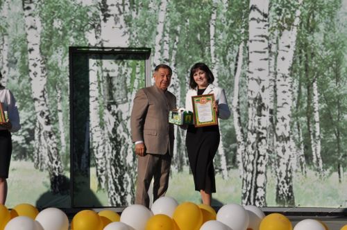 Фән олимпиадаларында җиңү яулаган укучыларны тәбрикләү