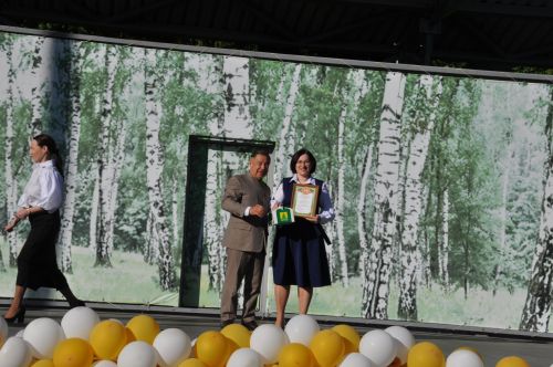 Фән олимпиадаларында җиңү яулаган укучыларны тәбрикләү