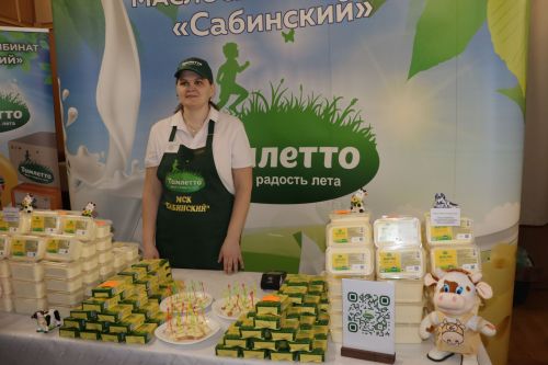 Саба мәдәният йортында оешма-предприятиеләр, шәхси эшмәкәрләр җитештергән төрле товарлар, азык-төлек продукциясе күргәзмәсе