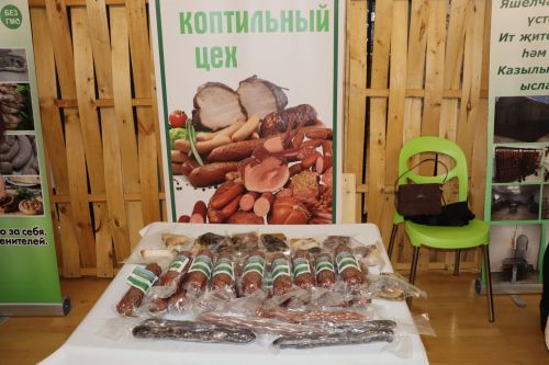 Саба мәдәният йортында оешма-предприятиеләр, шәхси эшмәкәрләр җитештергән төрле товарлар, азык-төлек продукциясе күргәзмәсе