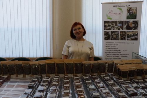 Саба мәдәният йортында оешма-предприятиеләр, шәхси эшмәкәрләр җитештергән төрле товарлар, азык-төлек продукциясе күргәзмәсе