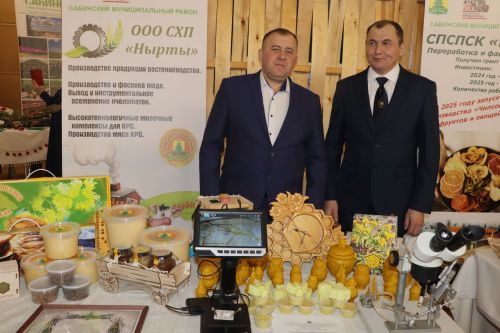 Саба мәдәният йортында оешма-предприятиеләр, шәхси эшмәкәрләр җитештергән төрле товарлар, азык-төлек продукциясе күргәзмәсе