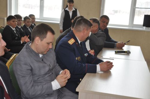 “Депутат буласым килә” дип исемләнгән парламент дәресеннән  фоторепортаж