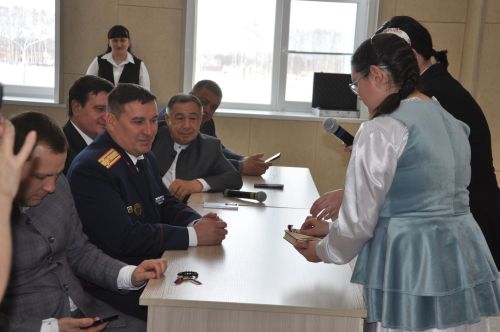 “Депутат буласым килә” дип исемләнгән парламент дәресеннән  фоторепортаж