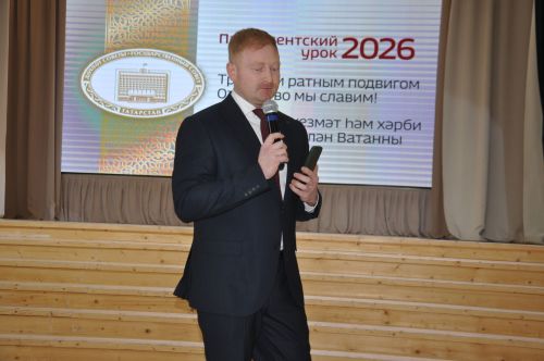 “Депутат буласым килә” дип исемләнгән парламент дәресеннән  фоторепортаж