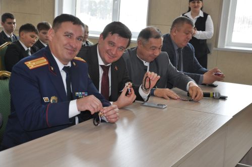 “Депутат буласым килә” дип исемләнгән парламент дәресеннән  фоторепортаж
